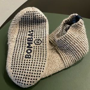 Xs bomba slippers nwot